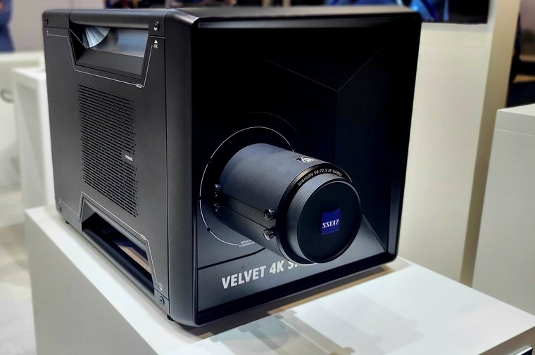 I/ITSEC 2024: Zeiss introduces Velvet 4K SIM projector for night flight ...
